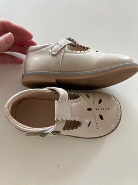 Girls Cream Leather Mary Jane Shoes with Cutout Detail